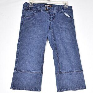 Rewind Women's Capri Blue Jeans Size 3 Missing button on back pocket